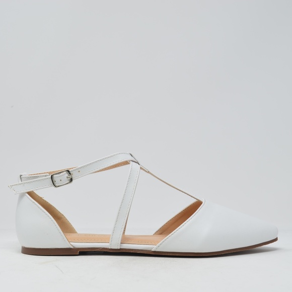 Chase + Chloe Shoes - 💜 Women's Chase & Chloe White Strappy Flats